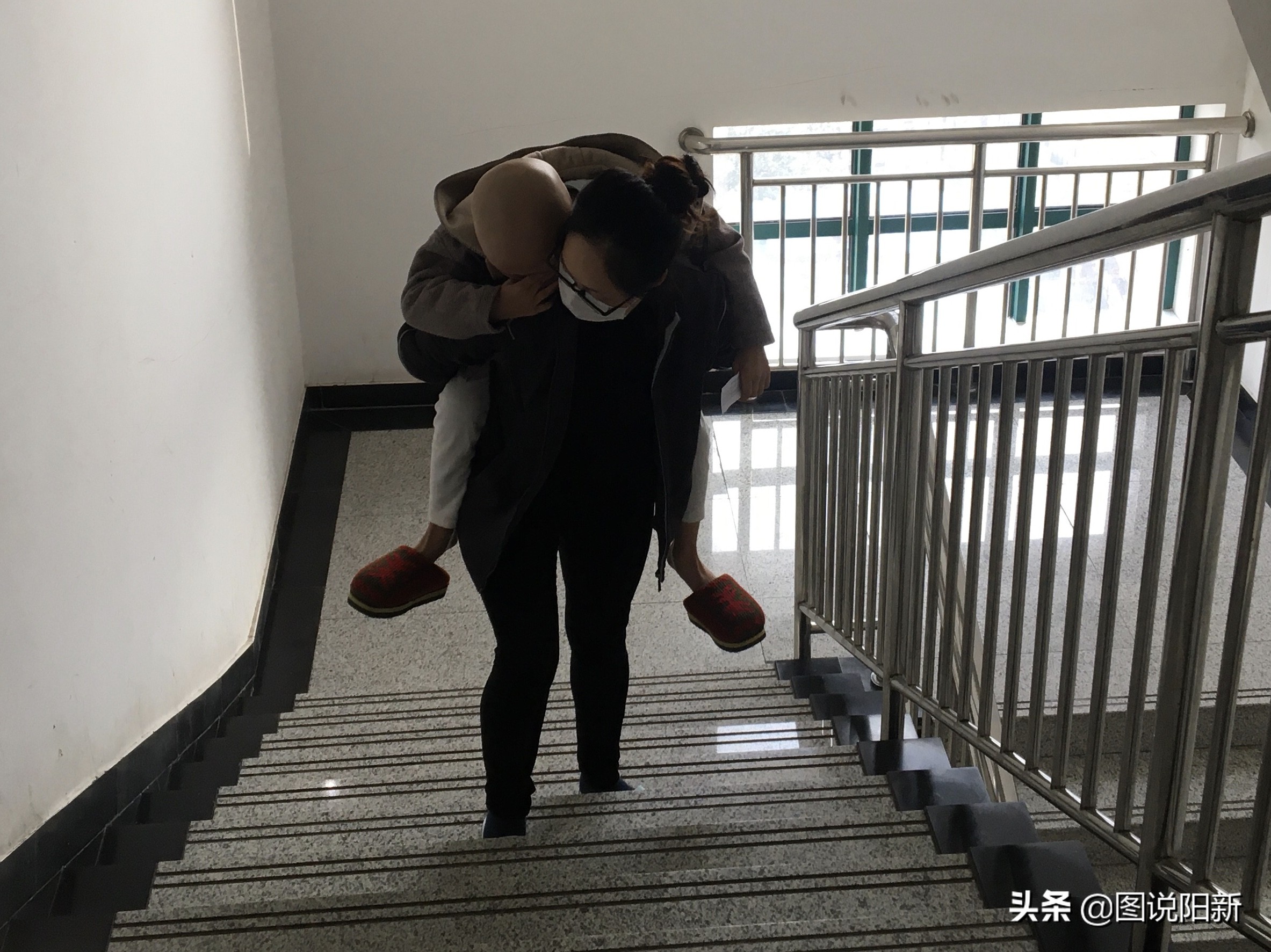 2岁男童确诊新冠,两名病情好转的心冠患者