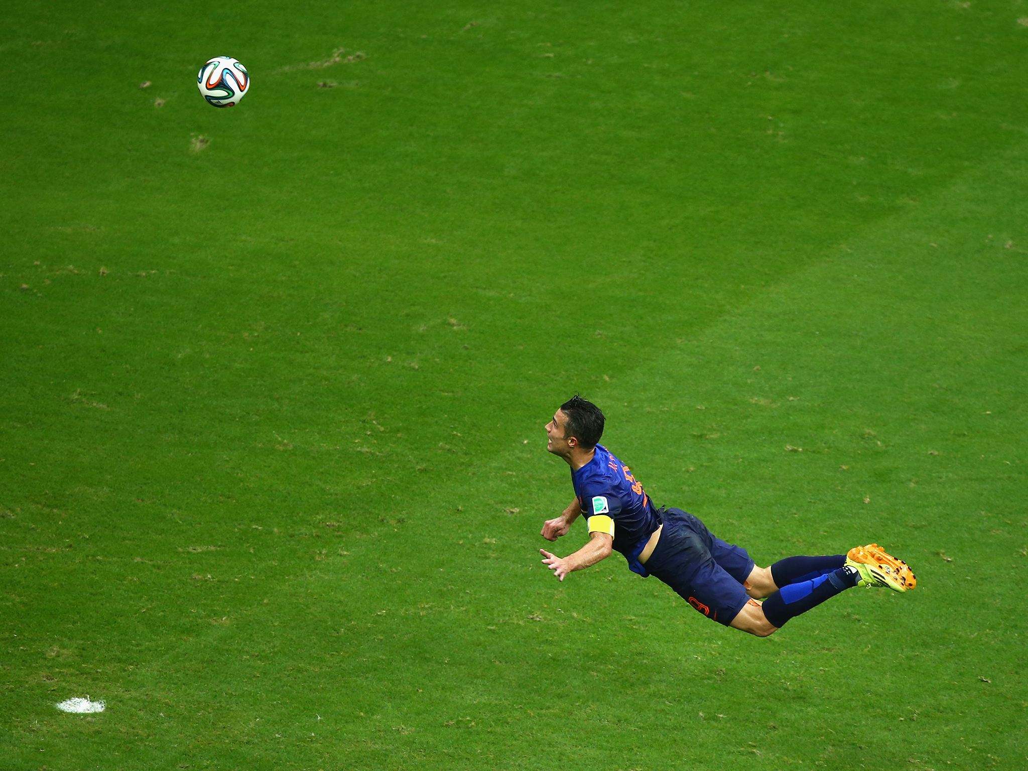 范佩西是红魔名宿还是枪手名宿？球迷怎么看的？范佩西本人呢？