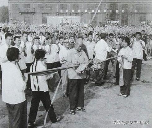 万丈高楼平地起抖音完整版歌曲,万丈高楼平地起抖音完整版原唱