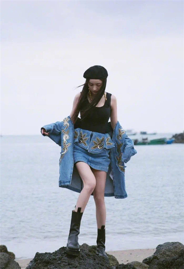 杨幂超爱这款烟筒靴！不仅能拯救腿型不直，还显高又显瘦