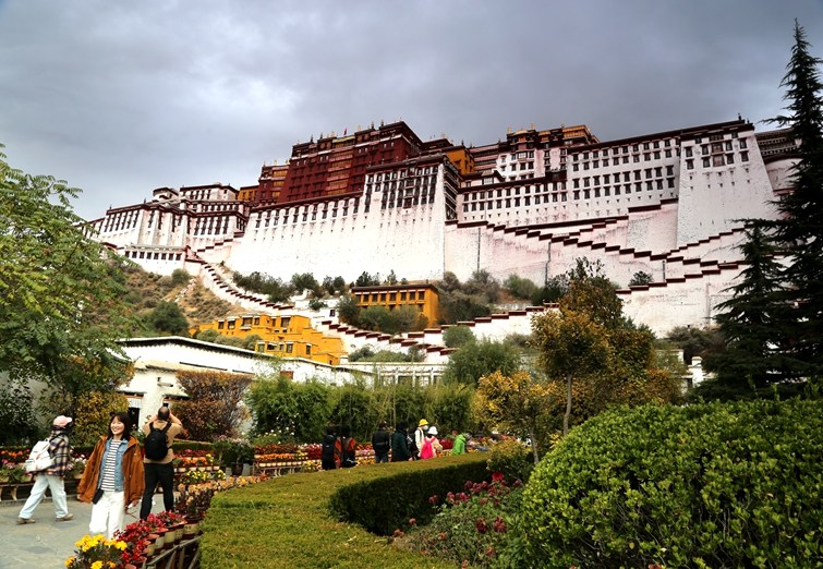 比天空更辽阔比白云更洁净比佛国更妩媚珠峰脚下的游记十