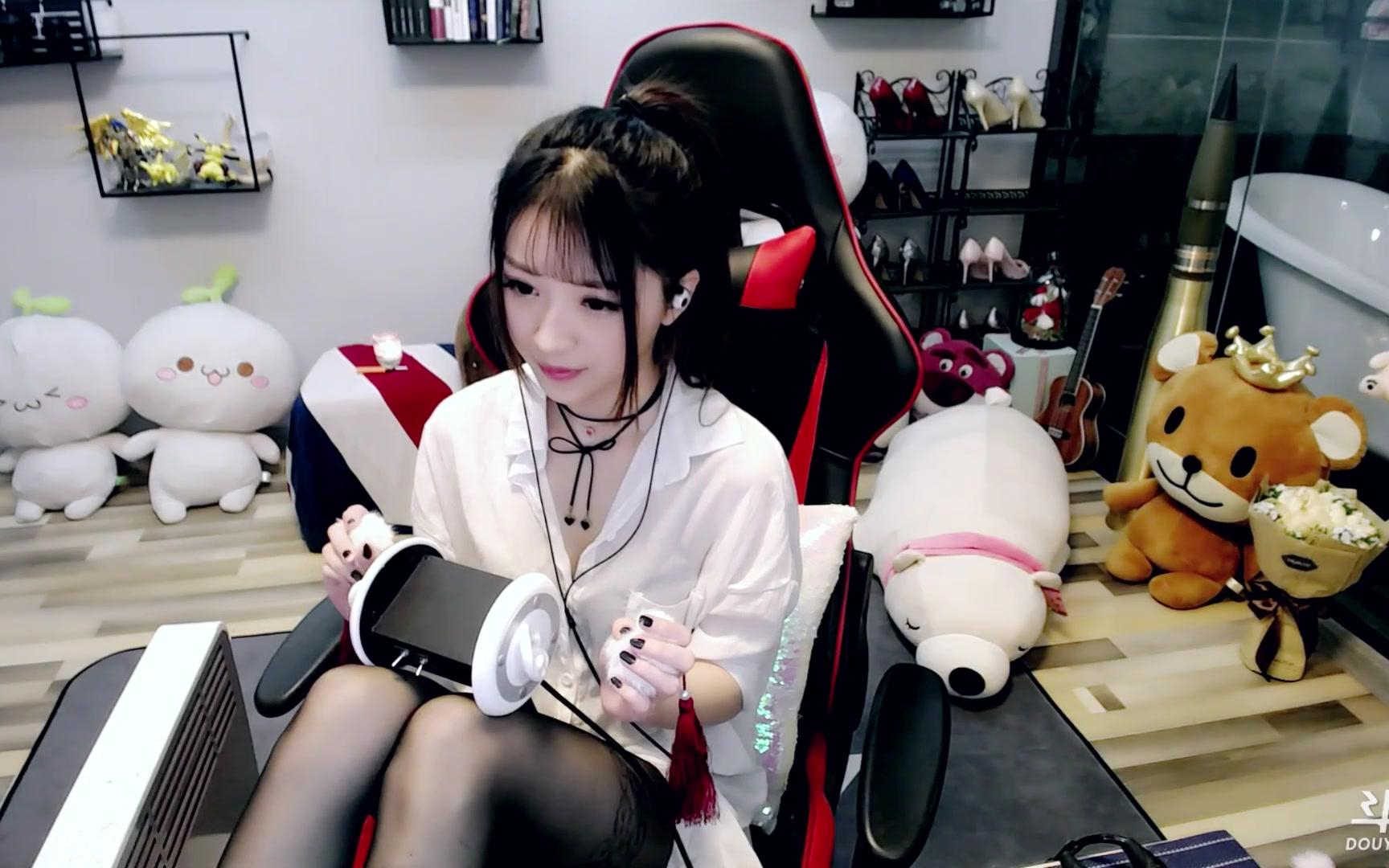 “只要给钱都能聊”,月入上万的网络哄睡师,年轻男性是消费主力