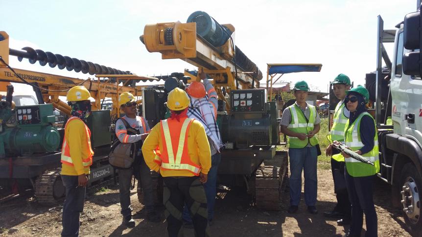 被煤老板搞趴下的山东小伙，在非洲贫民窟卖打井机，年销半亿