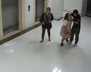 “彪悍”产妇刷屏，刚生完娃就冲出产房暴打老公，3个人都没拦住