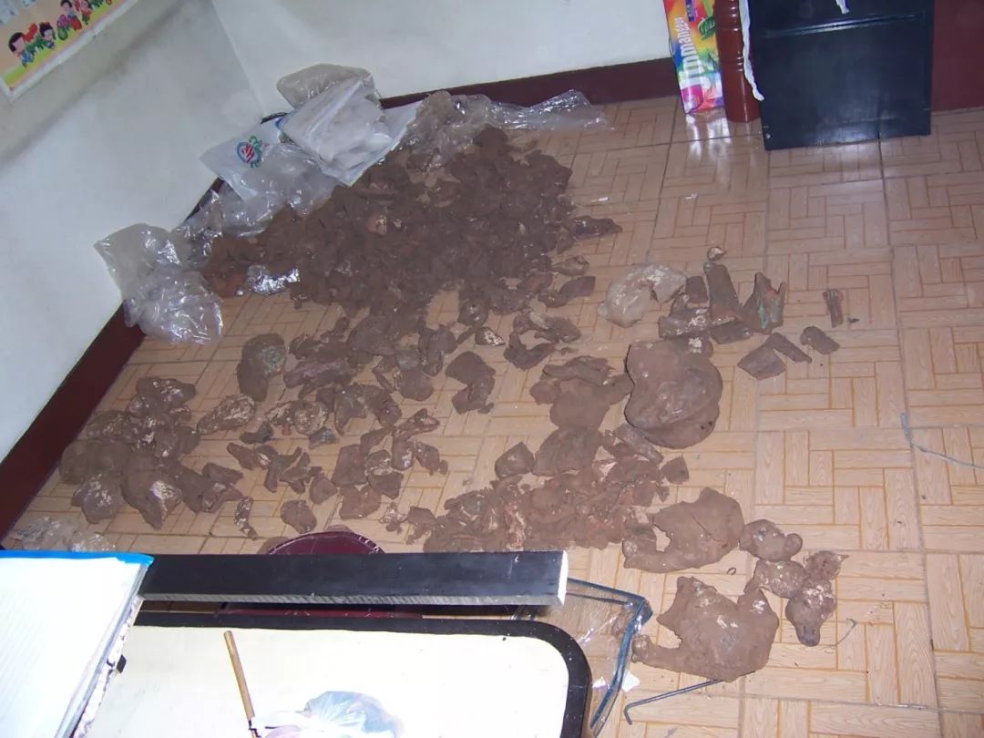 午夜时分，西安长安区一村子的古墓里突然发出一声巨响！而墓主人竟然是唐玄宗曾经最宠爱的女人，不是杨玉环