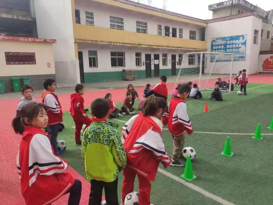 幸福小学举行校园足球联赛,邓州思源学校足球比赛