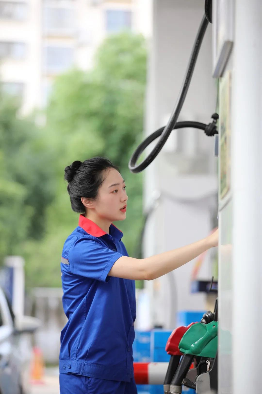 先加油再松离合,加油卡加油是先扣钱还是后扣钱