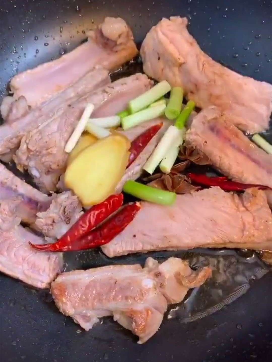 排骨怎么煮完蘸酱油,排骨怎样煮才骨肉分离