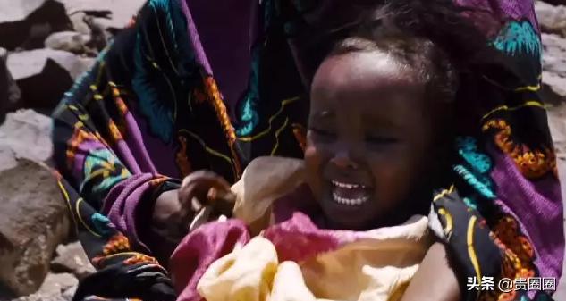 非洲黑人超模，曾被性侵、割礼、逼婚，却活出璀璨人生