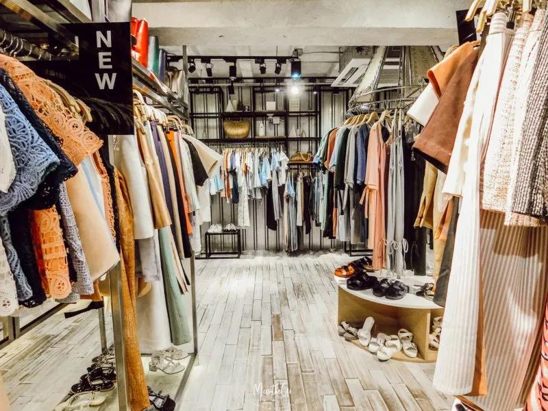 泰国便宜小众潮牌衣服,最近很火的泰国潮牌衣服