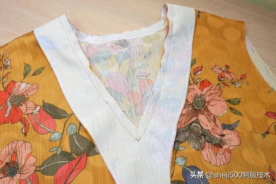 v领雪纺连衣裙领口大了怎么办,雪纺连衣裙领口大了怎么改小窍门