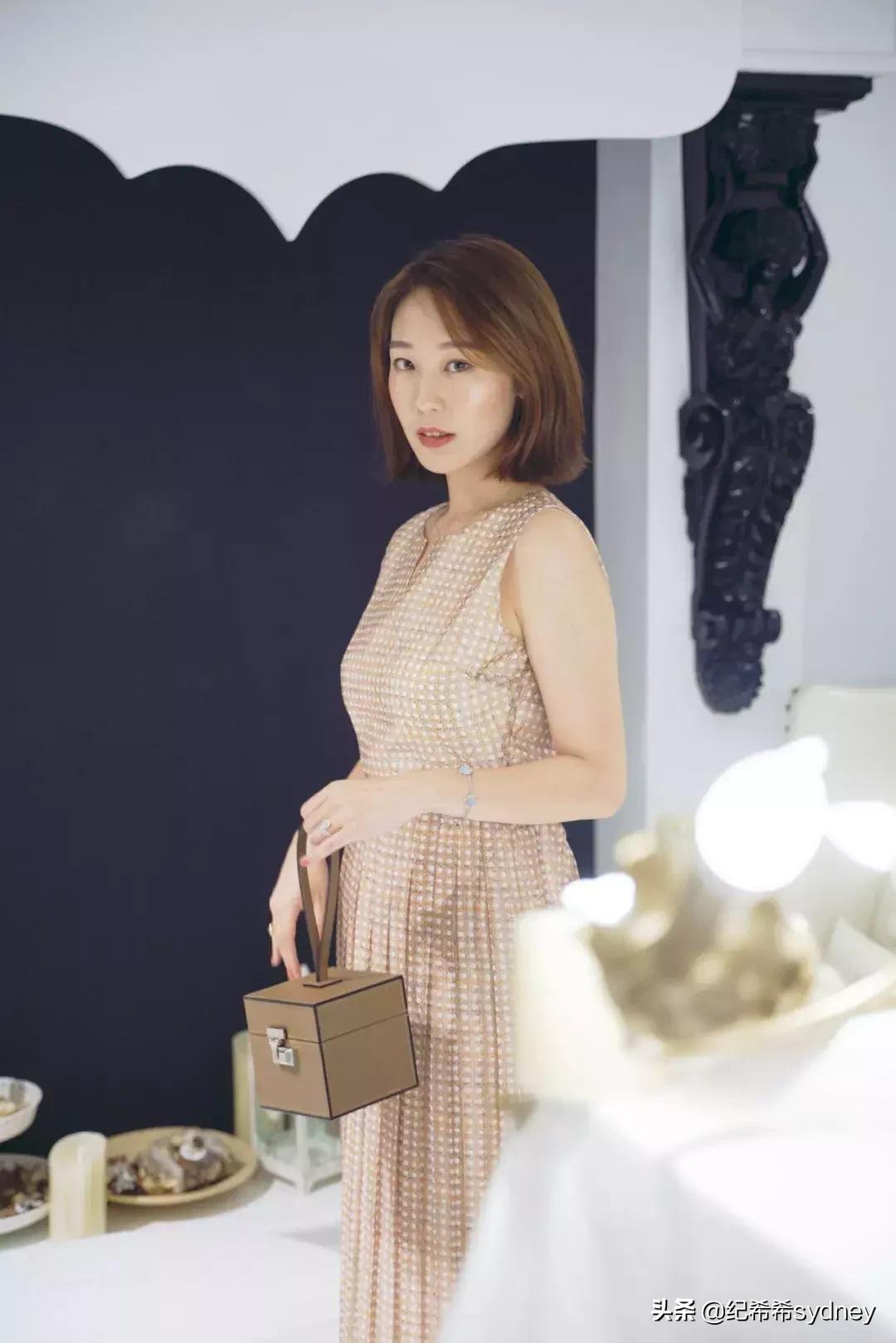 过年拜年包好多红包,拜年拎回来一只鸡一只鸭