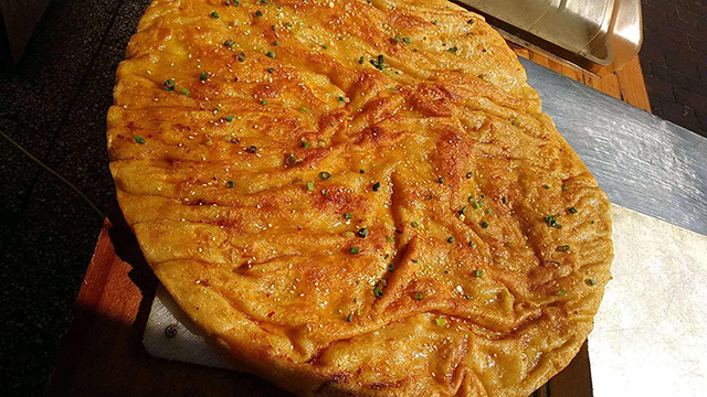 土家酱香饼好吃不上火多吃不长肉,酥脆的土家酱香饼