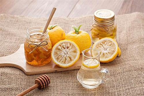 甘油蜂蜜自制面膜几天一次,牛奶鸡蛋蜂蜜面膜自制方法