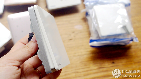 罗格朗开关插座内部结构如何组装,施耐德罗格朗西蒙哪个性价比高