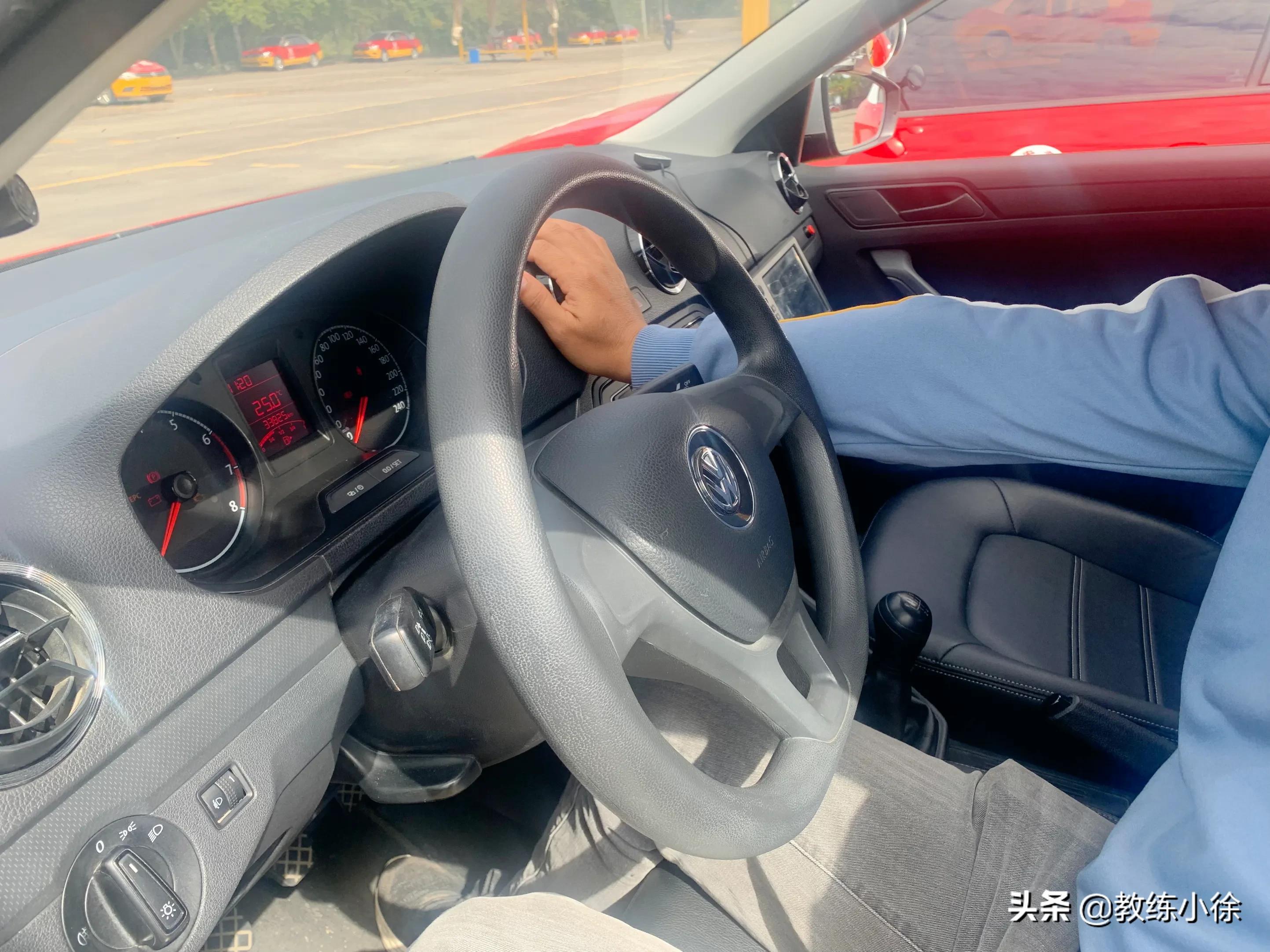 座位高矮对科目二看点的影响,科目二考试座位怎么调标准