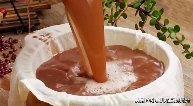 年夜饭上一定要蒸年年有余八宝饭,年夜饭之红糖糯米八宝饭