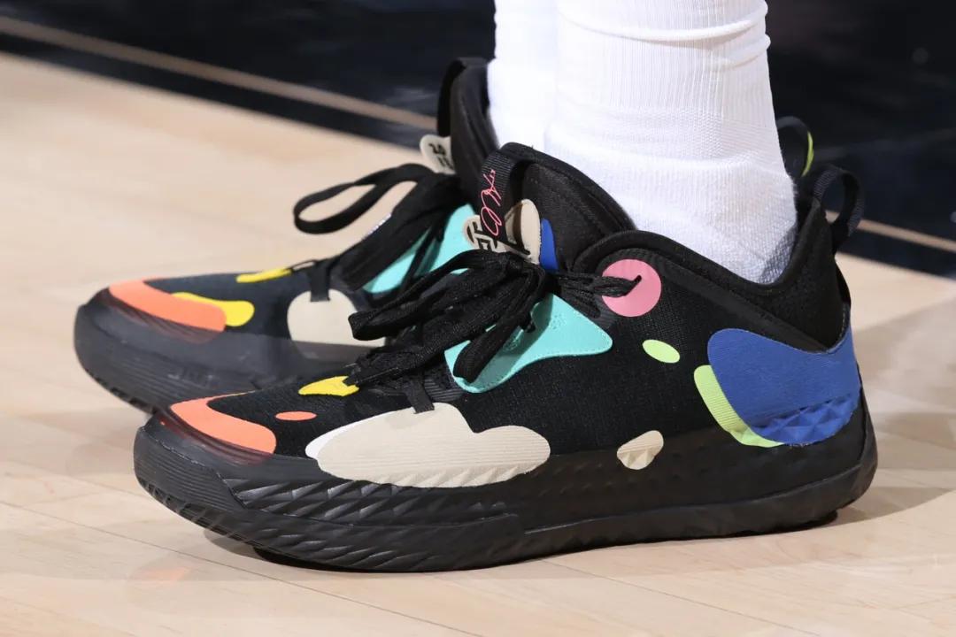 莫兰特上脚kobe4橙色,莫兰特上脚过的kobe球鞋