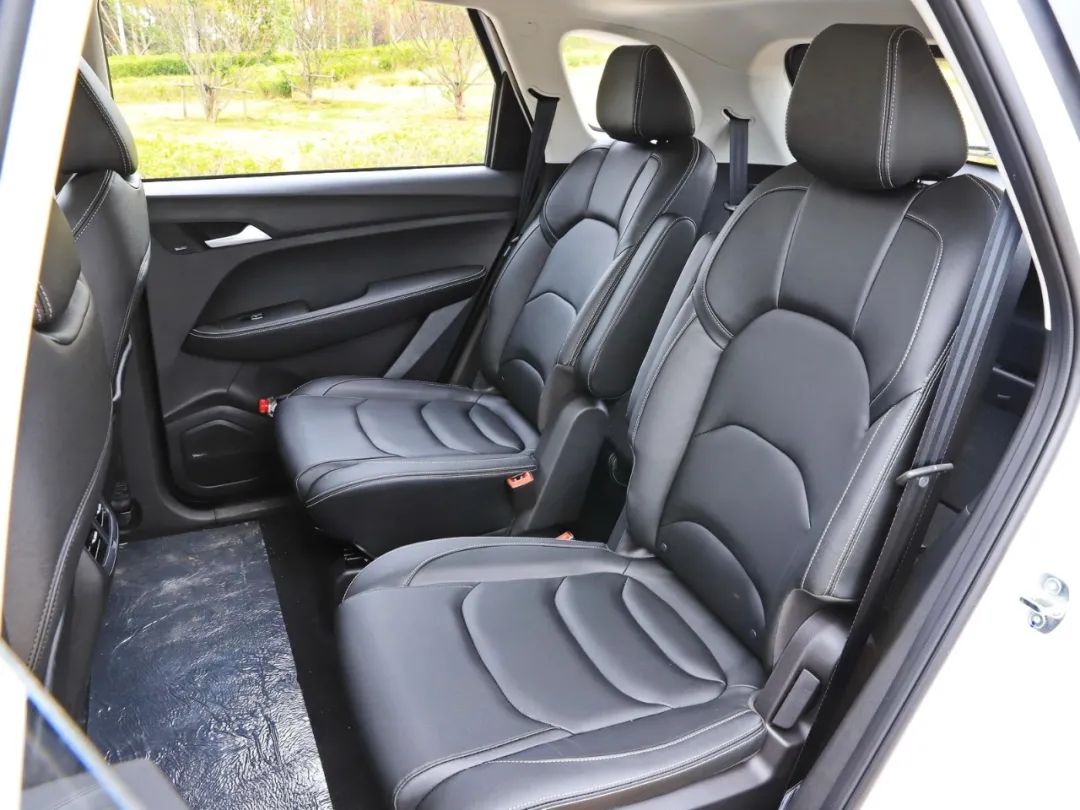 10万就能拿下的两款suv,10万空间大的6座suv