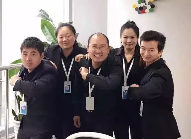 这家号称“顺便赚钱”的企业里,找不到任何“政治斗争”的影子