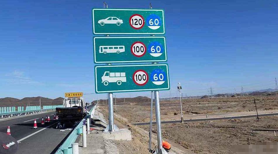 新手开车上高速技巧视频,雨天新手上高速驾驶技巧