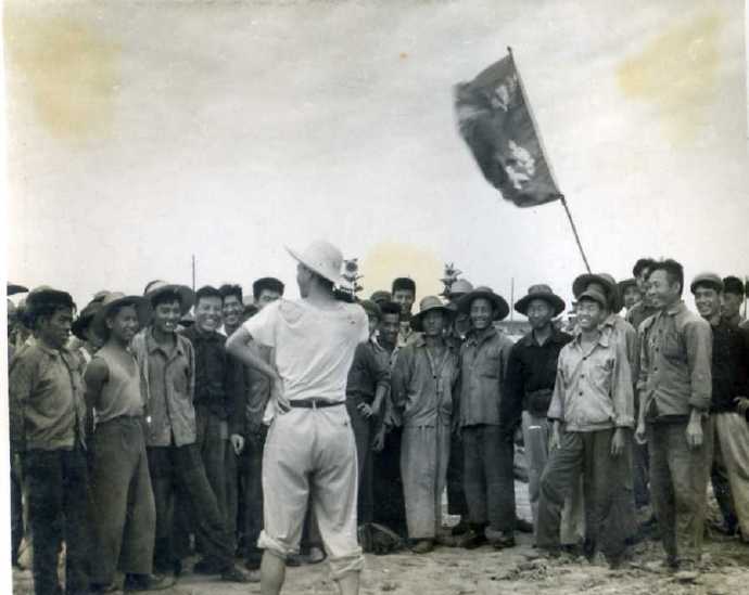 70岁老兵“淘宝”30年，收藏300枚无价之宝，如今价值连城