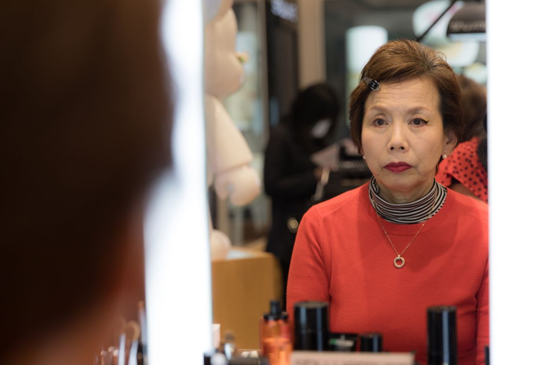 老人半年消费充值70万元,60岁老头美容院充值30万