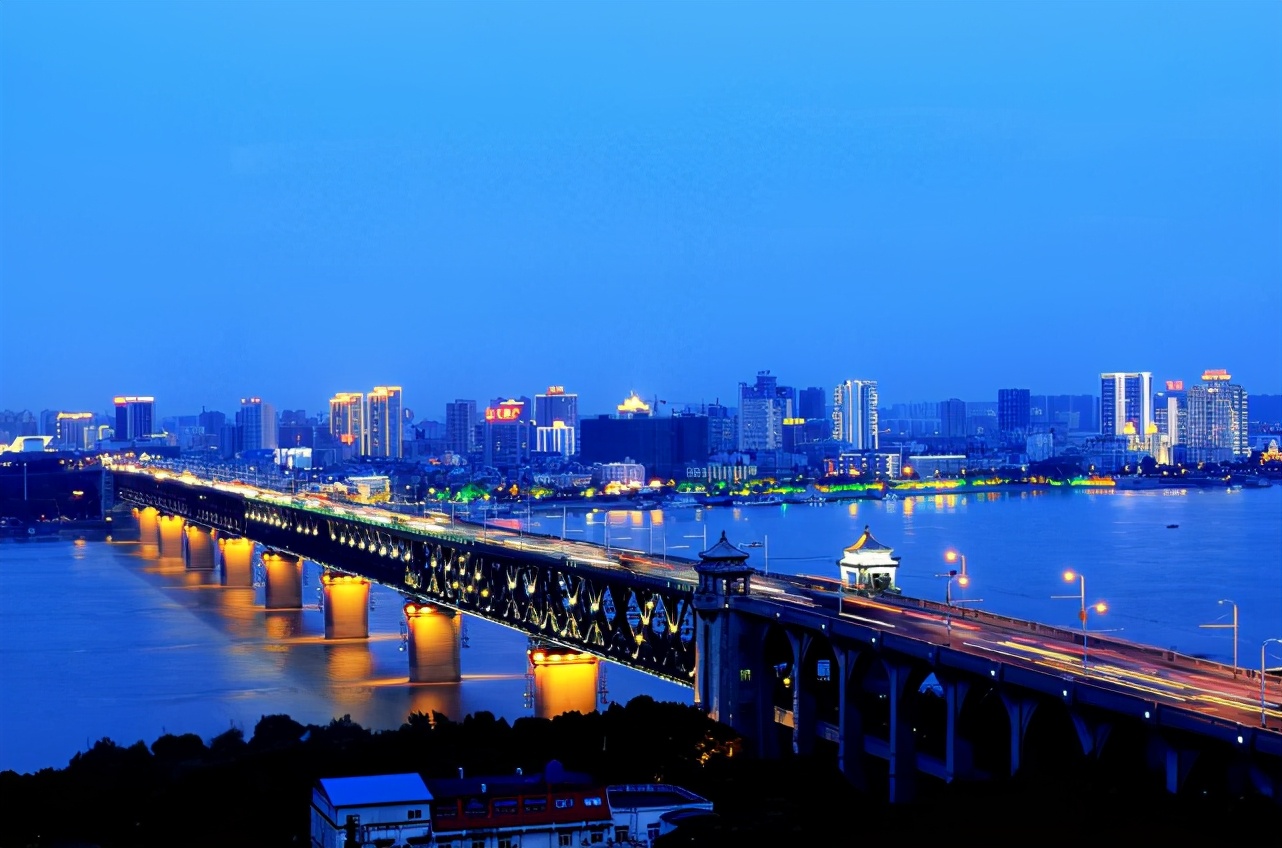 武汉到底是一座怎样的城市,易中天武汉视频完整版