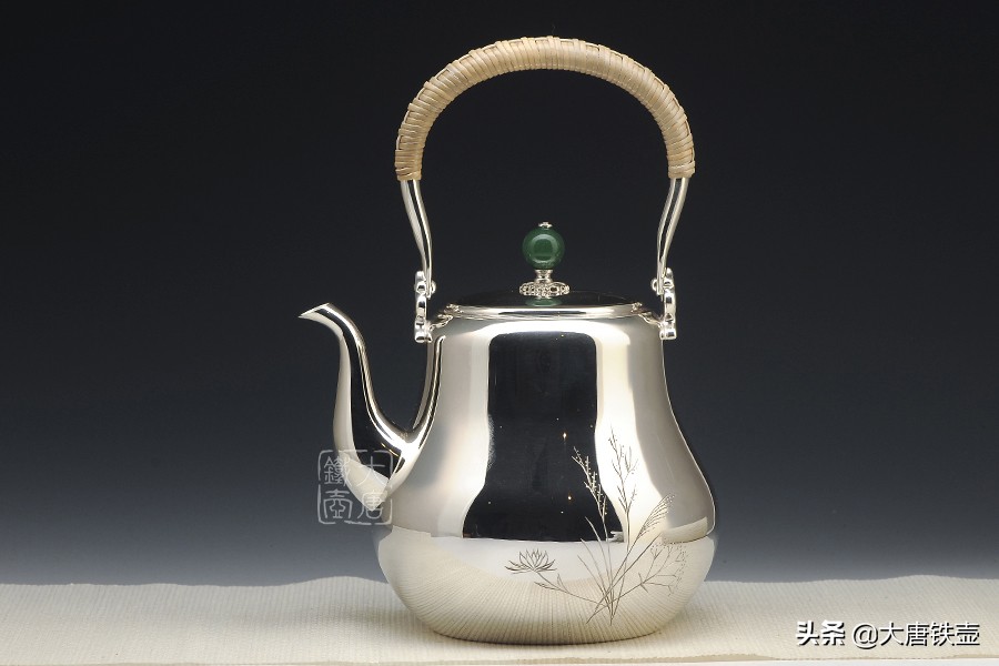 日本老银壶和老铜壶哪个有价值,最经典的日本银壶