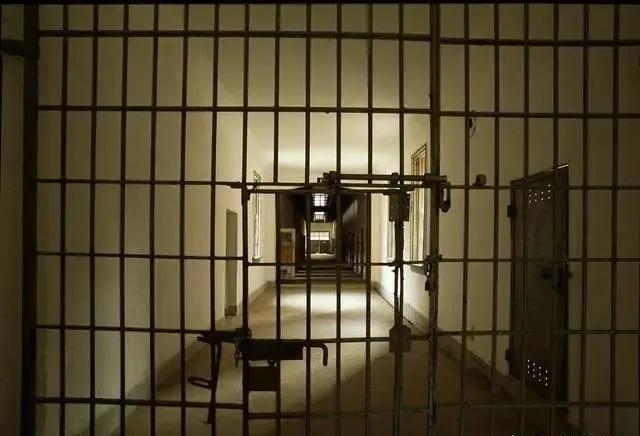 有小外伤的看守所收押不,嫌疑人有疾病公安机关怎么办