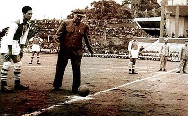 超级球迷：毛*东泽**踢门将，陈毅踢前锋，贺龙一气之下解散国足