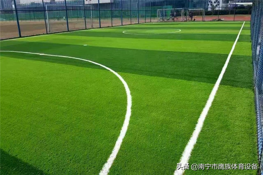 180平建足球草坪大约需要多少钱,五人制足球场人造草坪铺设多少钱