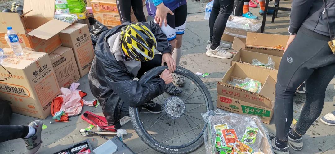 成都人真孬：骑车200公里去过年？