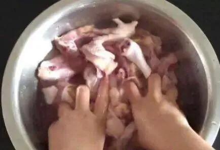 白条鸡怎么焯水去腥,怎么清洗鸡肉才好吃