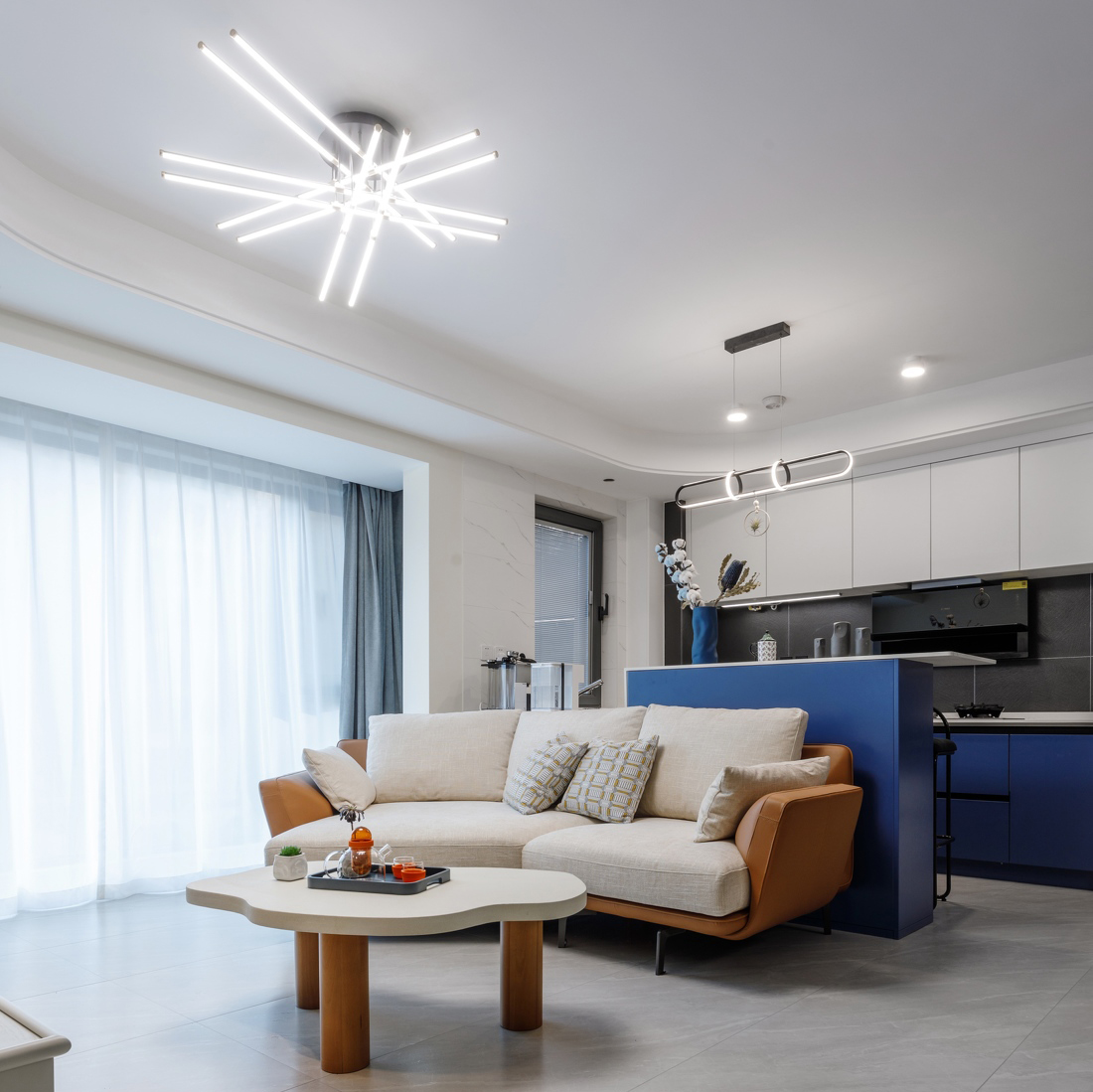 77平米超大客餐厨一体装修,极简风餐厨一体设计