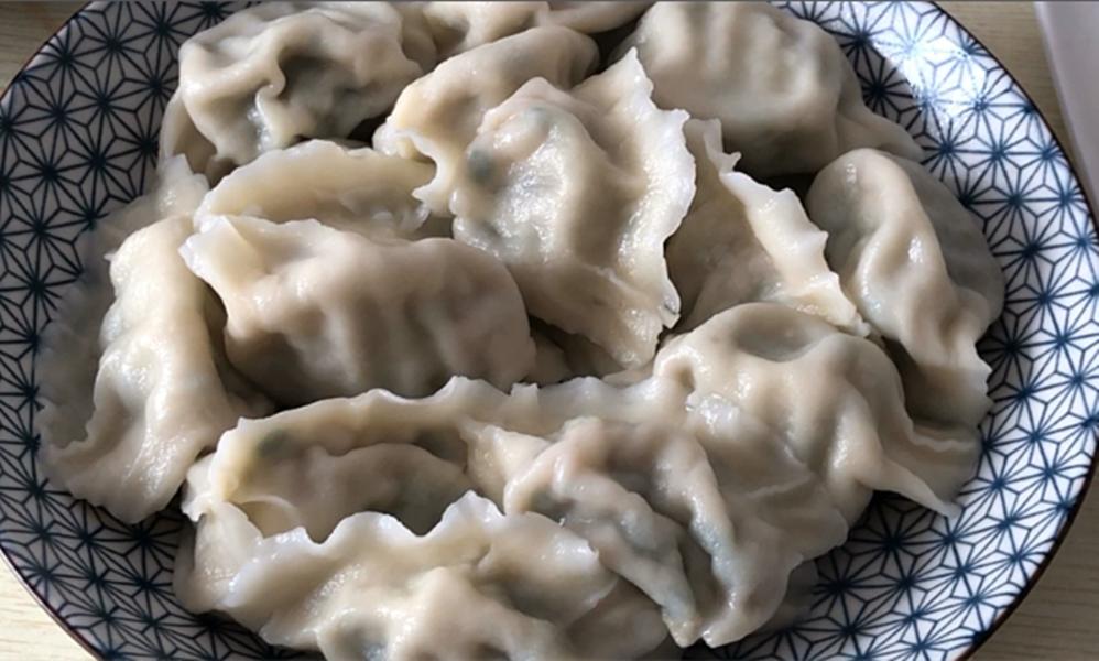 煮饺子时用大火还是中火煮,煮饺子是用冷水还是用开水下锅