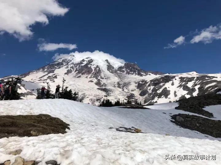 在b站一个月能挣多少钱,在b站1亿年轻人成为同班同学
