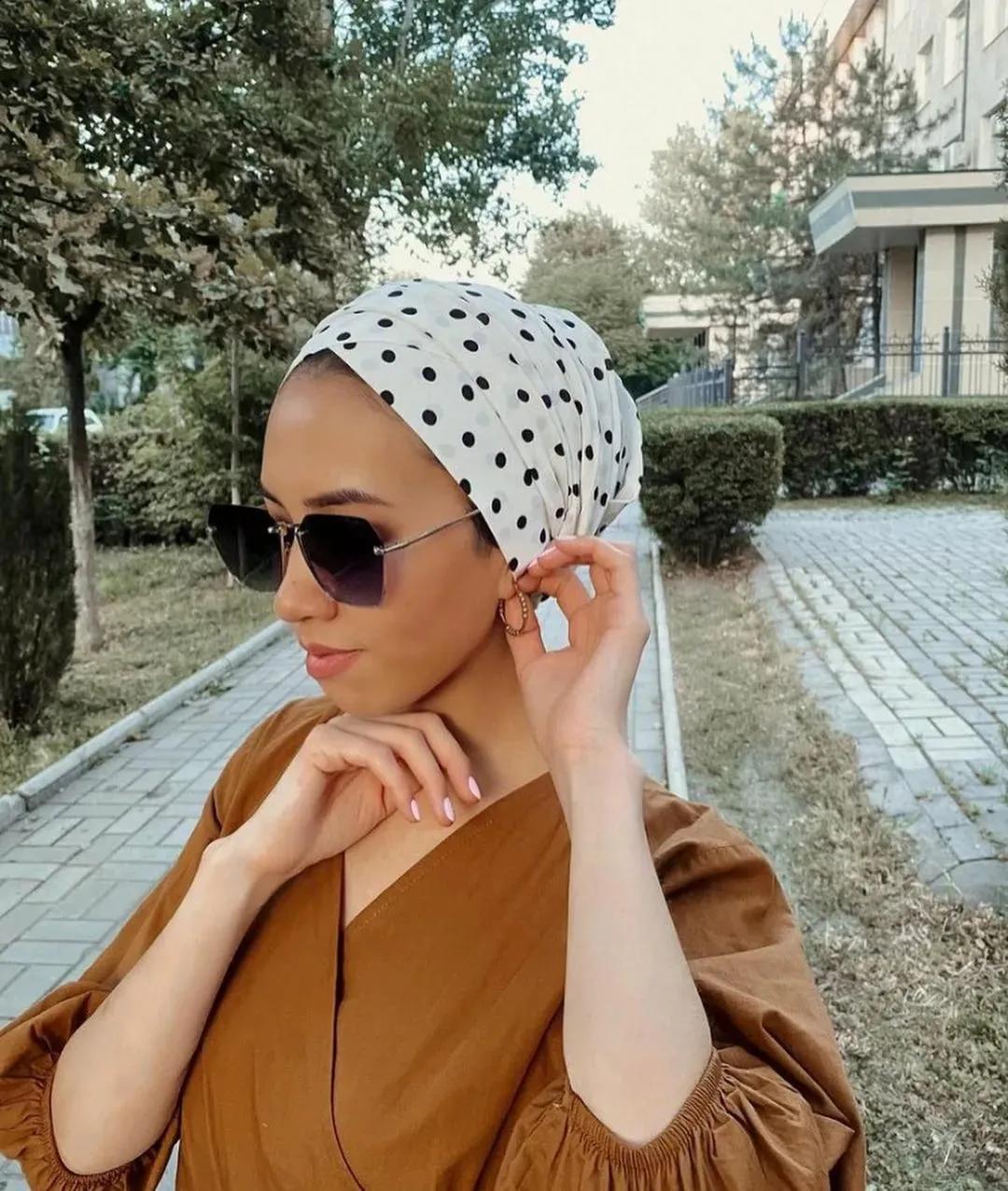 一条方丝巾怎么穿出时尚,素色丝巾的系法大全简单又好看