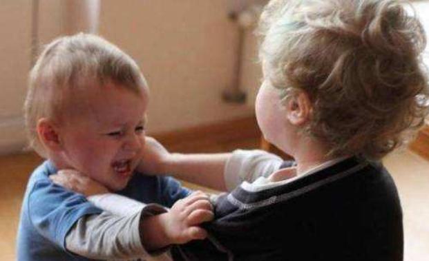 孩子不合群骂人打人,小学生在学校爱打人咋办