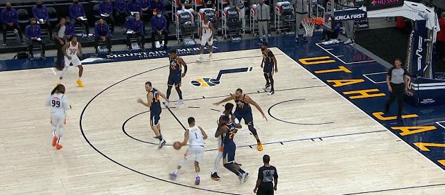 太阳布克得分最高的一场,关键时刻保罗和布克