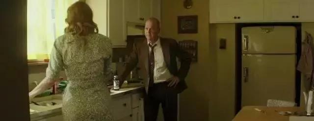 致橡树诗歌的爱情观,致橡树朗诵表达的爱情观