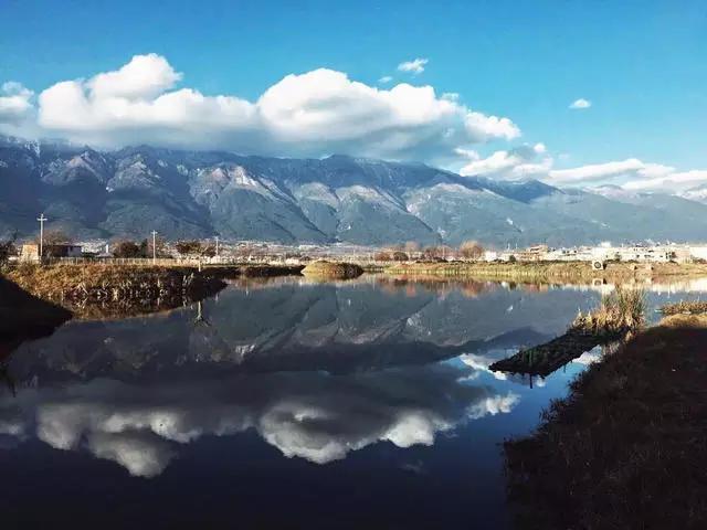 他在大理租下23个足球场大的地方，种菜、养牛、建农场日子过成诗