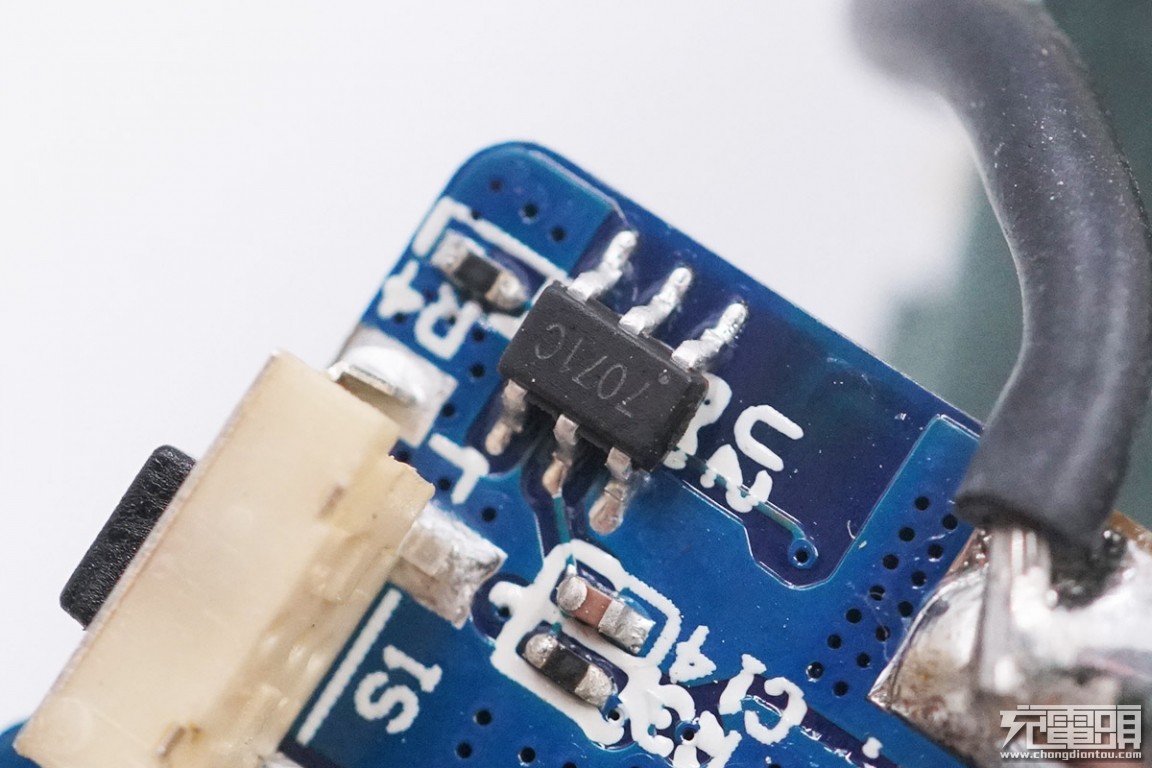 倍思30w超级硅充电器拆解,倍思65w移动电源拆解