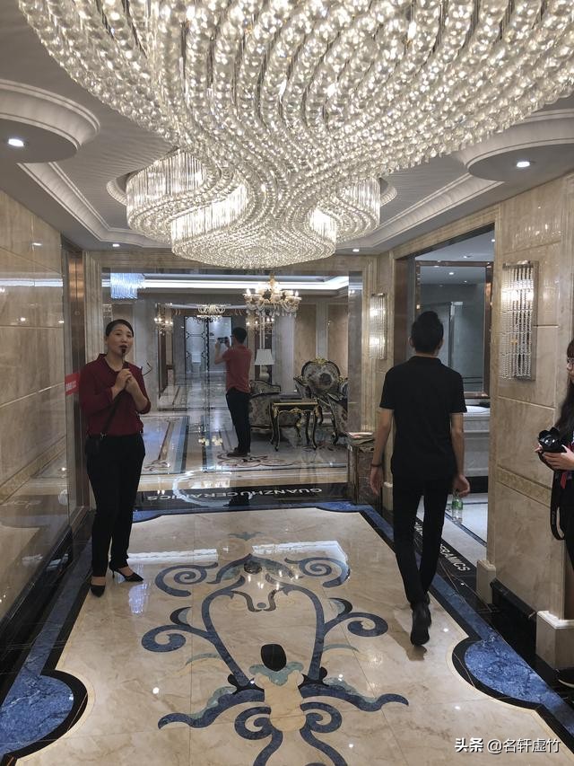 天花板墙体脱皮是什么原因,天花板发霉空鼓起皮什么原因