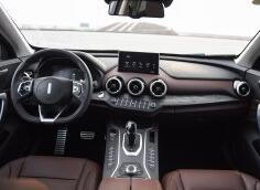 jeep自由光对比红旗suv,指挥官和新自由光怎么选