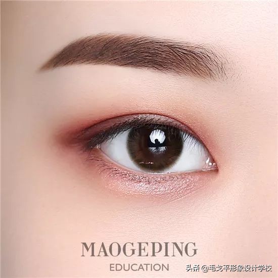 内双化眼妆使眼睛变大有神,眼妆怎样画得好看显得有神内双