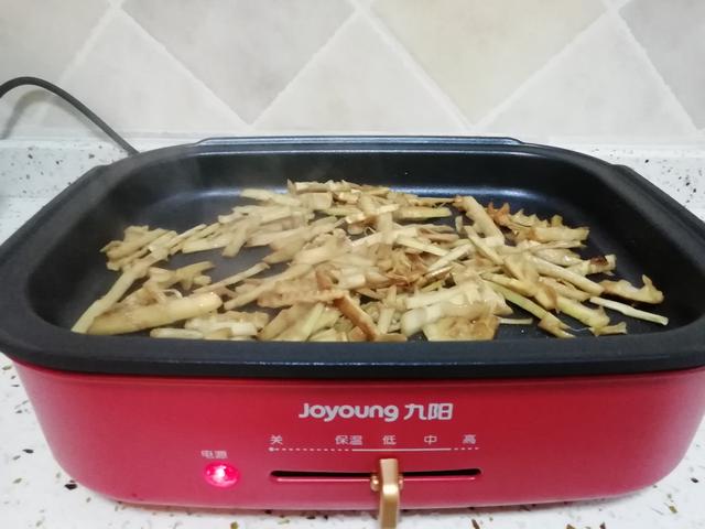 带皮新鲜小竹笋春笋怎么做才好吃,油焖春笋少油