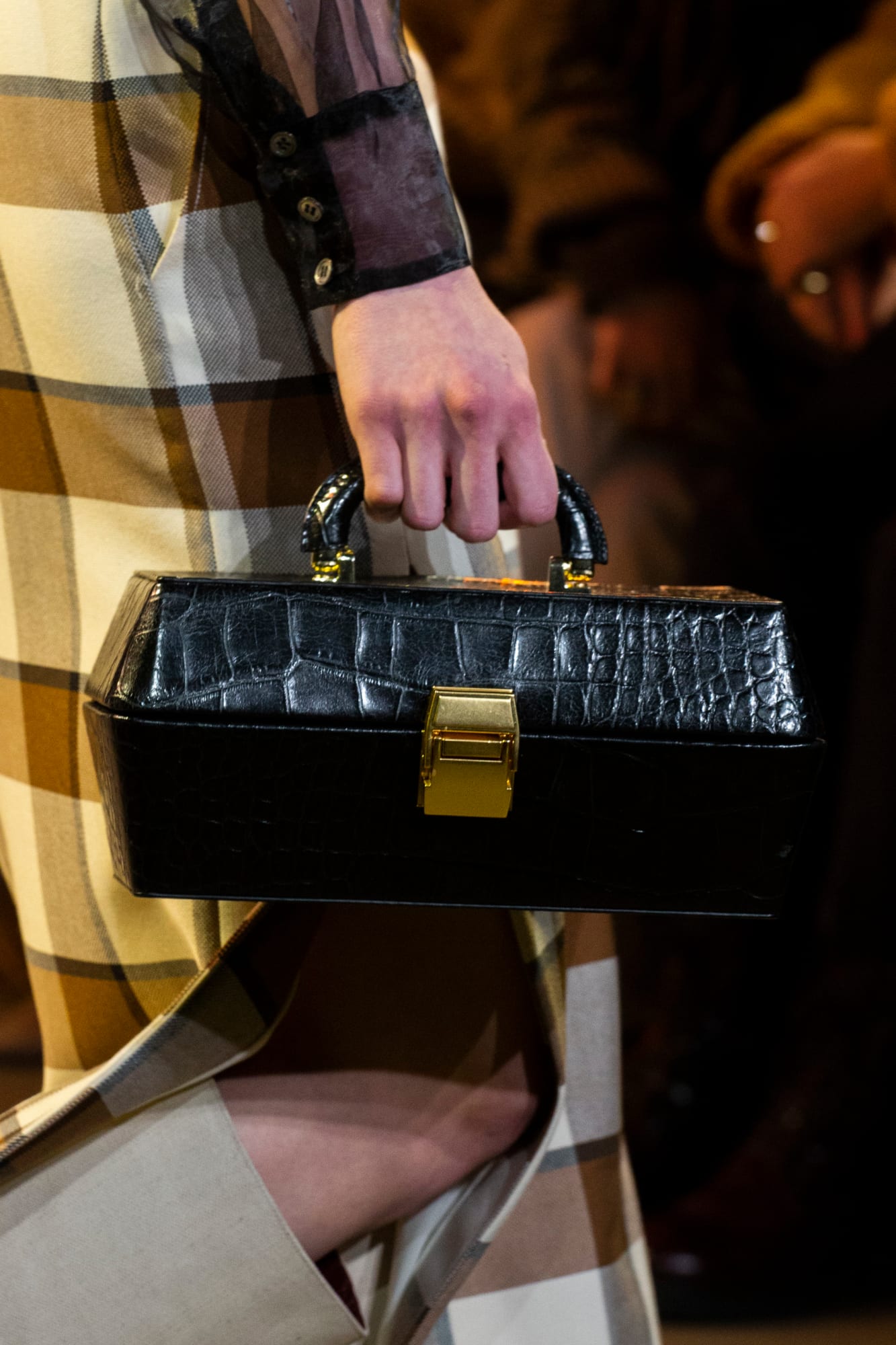 香奈儿2024春夏秀场包包,2021包包秋冬流行趋势走秀