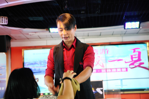 珠澳海湾夜游，看遍左手澳门右手珠海的繁华