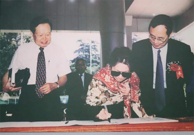 97岁杨振宁为祖国做过什么贡献,科学家杨振宁最近身体状况如何